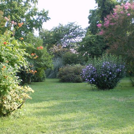 Chambres D'Hotes Le Chardon Fleuri Teuillac Εξωτερικό φωτογραφία